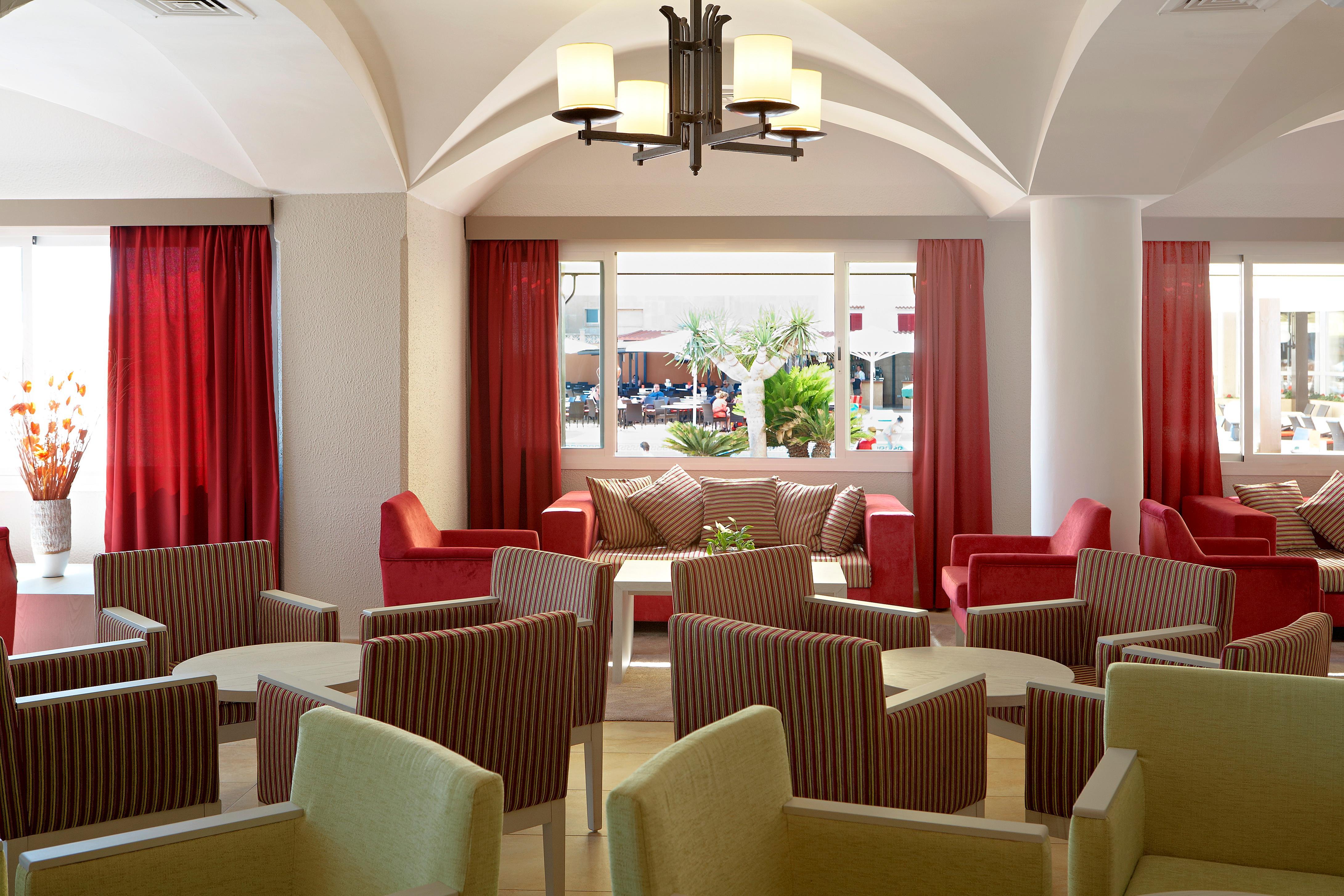 浪漫环球酒店 科洛尼亚圣霍尔迪 外观 照片